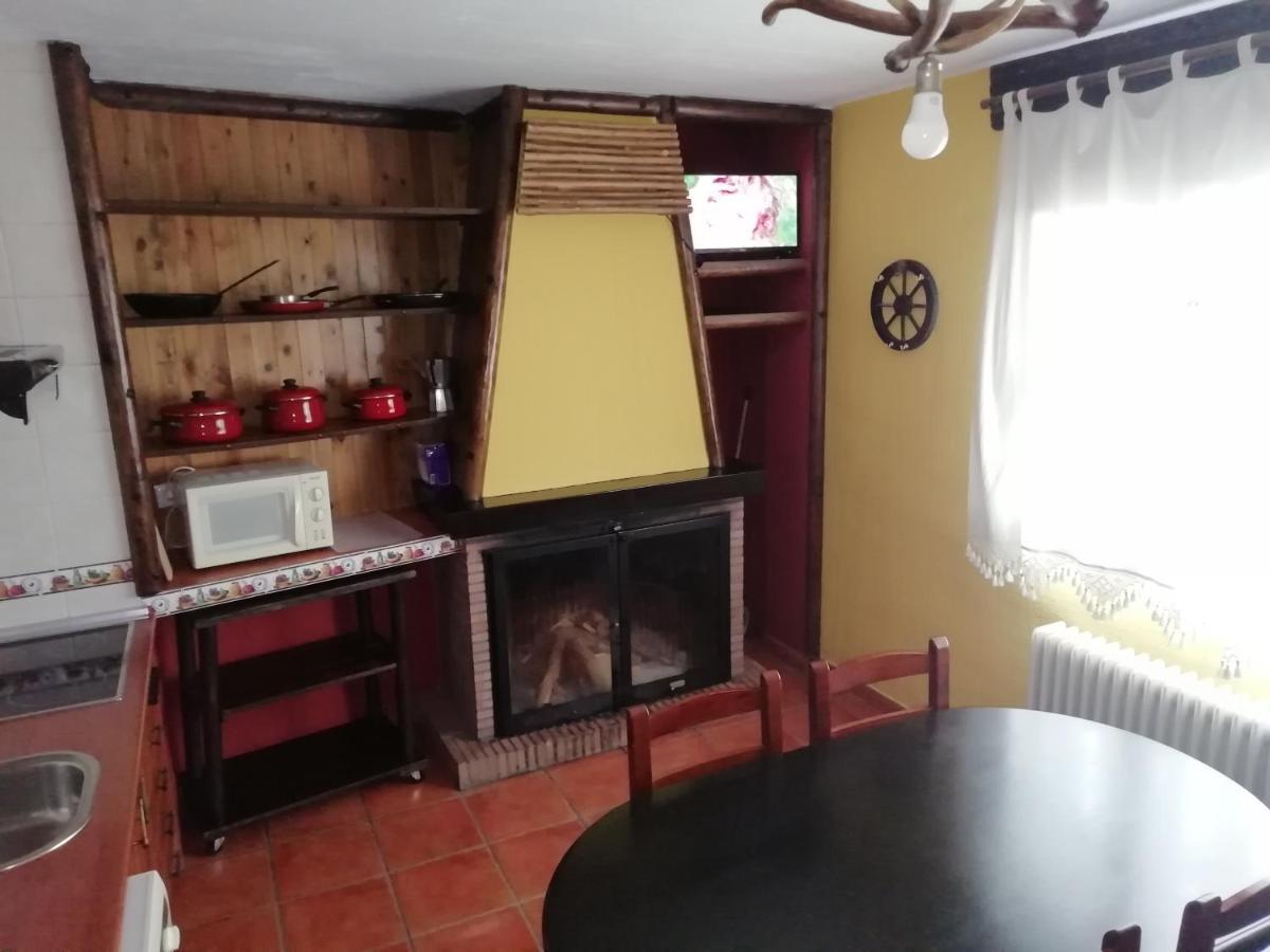 Hostal Fuente Del Gamellon Buenache de la Sierra Exterior foto
