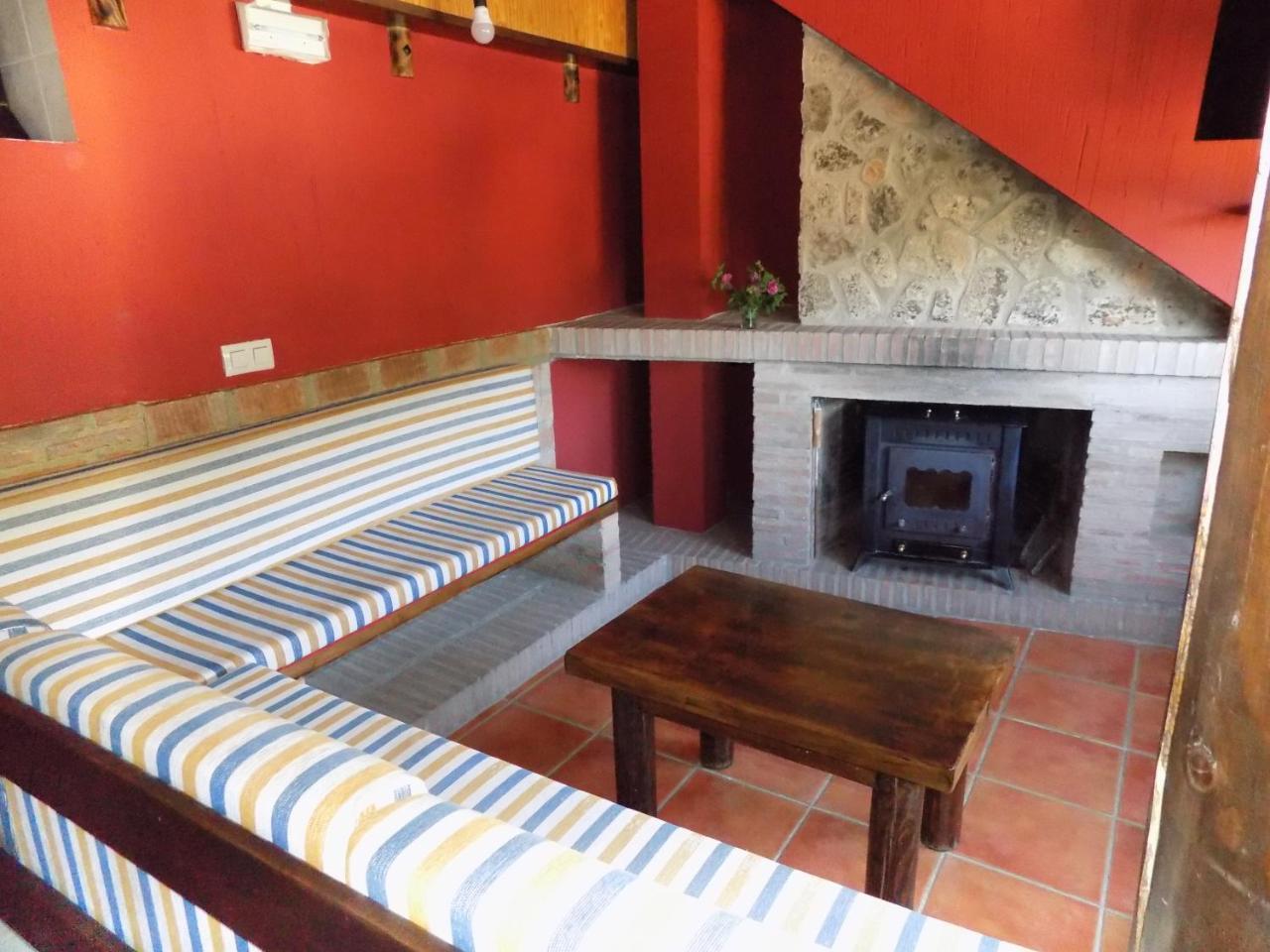 Hostal Fuente Del Gamellon Buenache de la Sierra Exterior foto