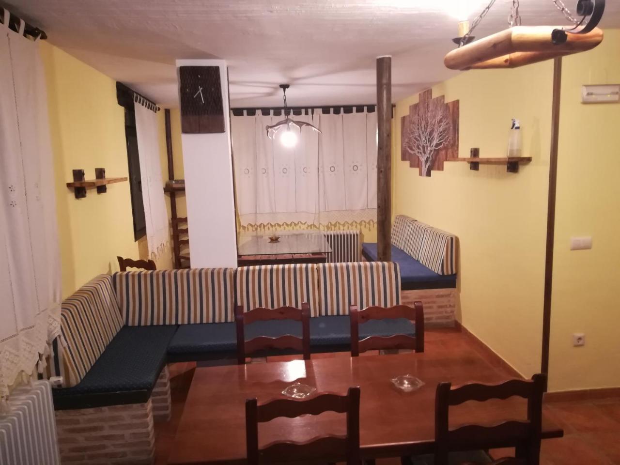 Hostal Fuente Del Gamellon Buenache de la Sierra Exterior foto