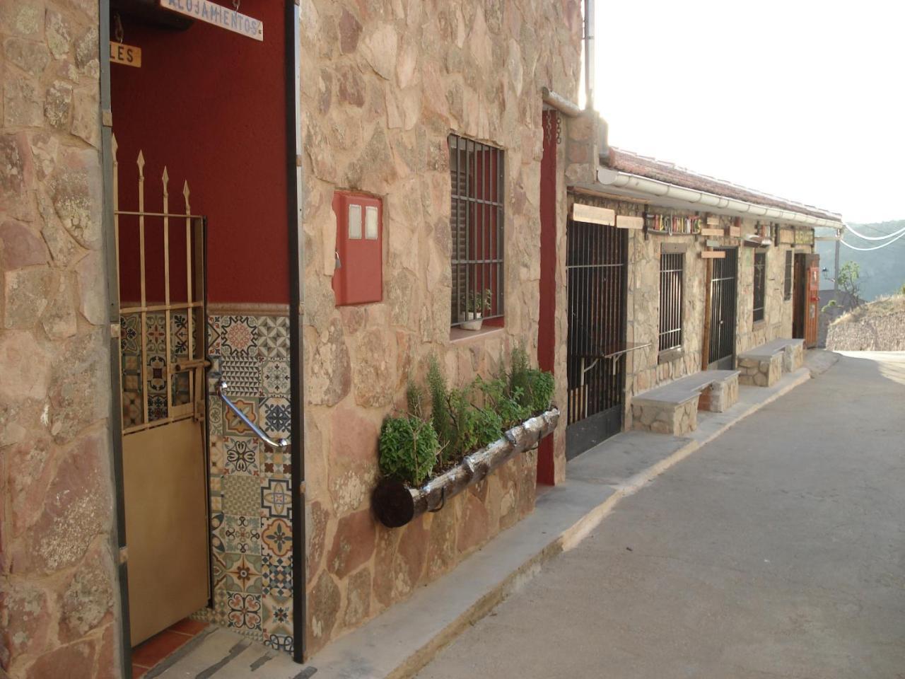 Hostal Fuente Del Gamellon Buenache de la Sierra Exterior foto
