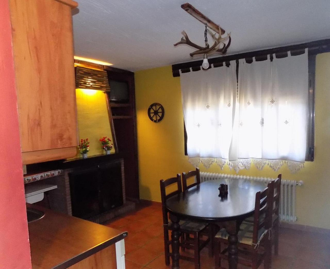 Hostal Fuente Del Gamellon Buenache de la Sierra Exterior foto